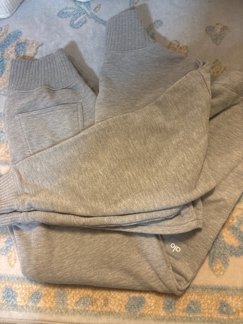 ALO Yoga Serenity Gray Matching Sweatsuit Set XS Pants S Top